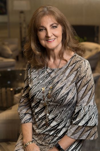 Headshot of Kimberly Larsen